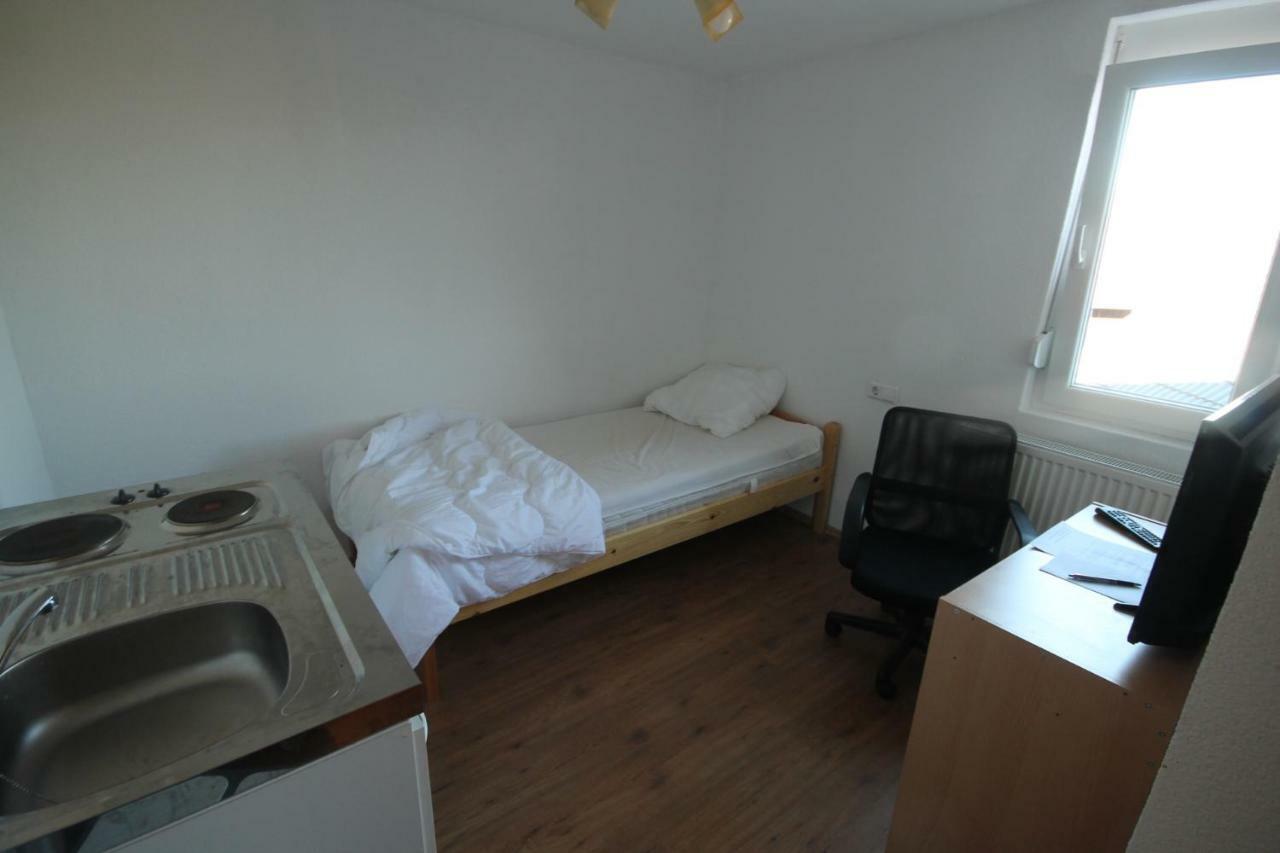 Biberach-Riss-Zimmer-Frei, Einzel-Zimmer Bad Kueche Birkenhard 外观 照片