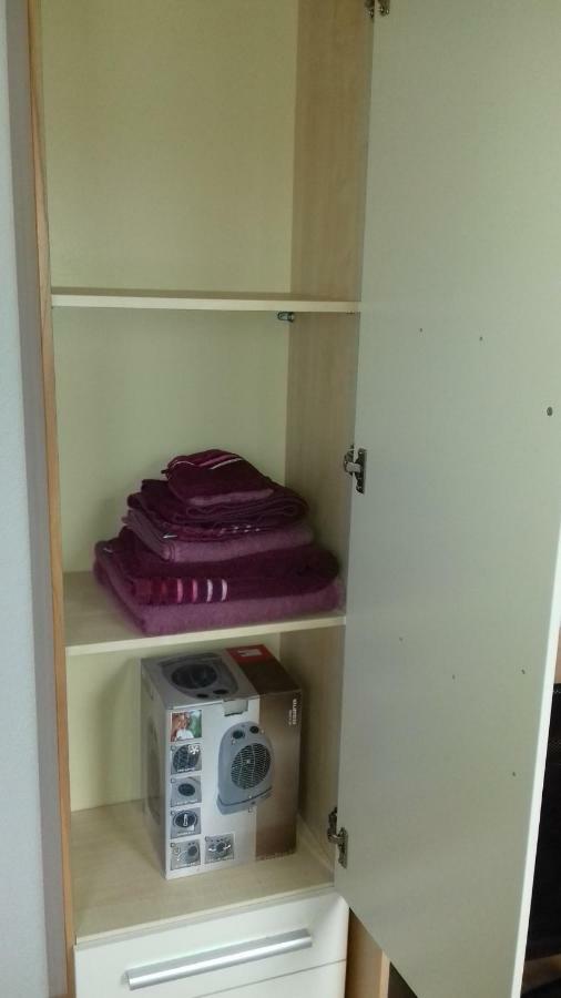 Biberach-Riss-Zimmer-Frei, Einzel-Zimmer Bad Kueche Birkenhard 客房 照片