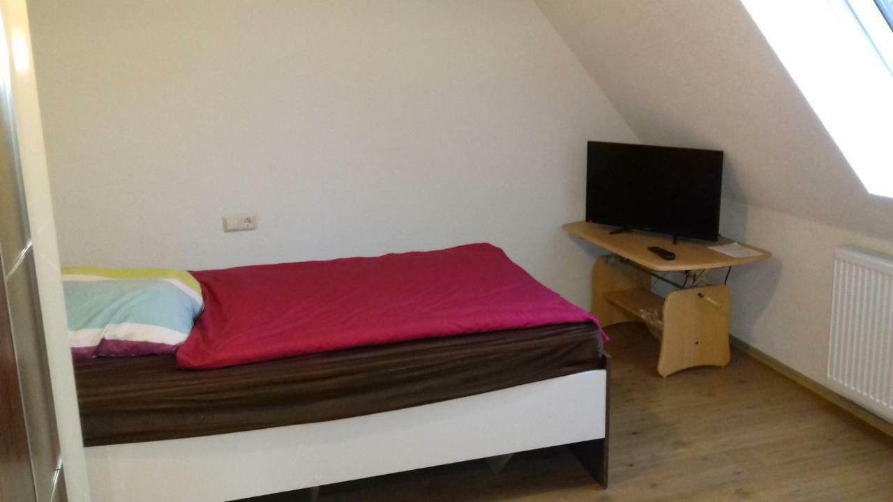 Biberach-Riss-Zimmer-Frei, Einzel-Zimmer Bad Kueche Birkenhard 客房 照片